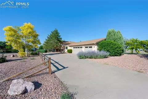 646 S Clarion Dr, Pueblo, CO 81007