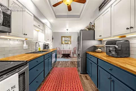 Kitchen - 11966 E Maple Ave, Aurora, CO 80012 photo 3 of 7