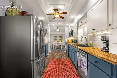 Kitchen - 11966 E Maple Ave, Aurora, CO 80012 photo 6 of 7