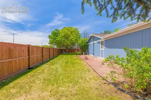 Exterior - 11966 E Maple Ave, Aurora, CO 80012 photo 2 of 5