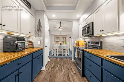 Kitchen - 11966 E Maple Ave, Aurora, CO 80012 photo 1 of 7