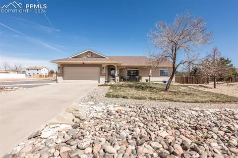 606 S Hook Dr, Pueblo West, CO 81007