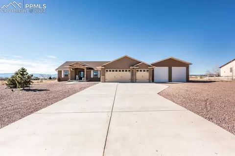 1271 N Marwyck Dr, Pueblo West, CO 81007