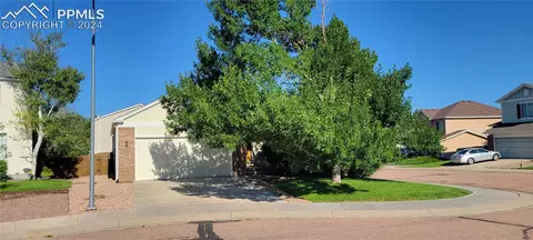 8210 Oakton Ct, Fountain, CO 80817