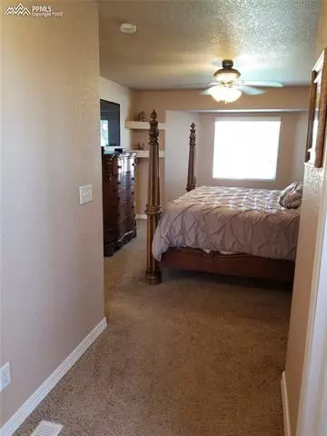 1230 E Rustic Dr, Pueblo West, CO 81007 photo 6