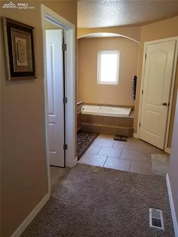1230 E Rustic Dr, Pueblo West, CO 81007 photo 5
