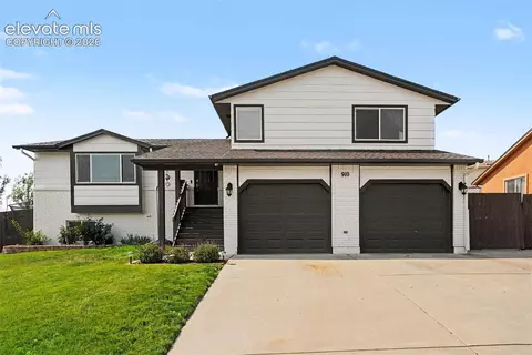 910 Lindstrom Dr, Colorado Springs, CO 80911