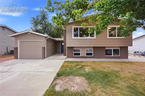 490 Calle Entrada Na Na, Fountain, CO 80817