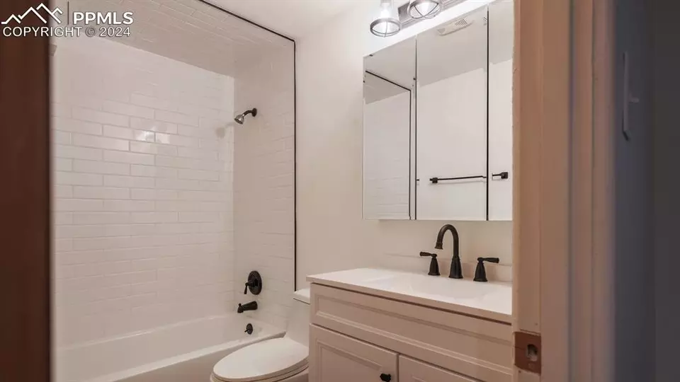 Bath - 1023 Swope Ave, Colorado Springs, CO 80909 photo 4 of 5
