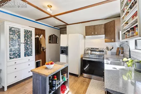 Kitchen - 679 Calcite Dr, Divide, CO 80814 photo 4 of 4