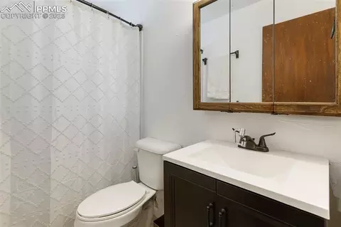 Bath - 679 Calcite Dr, Divide, CO 80814 photo 1 of 1