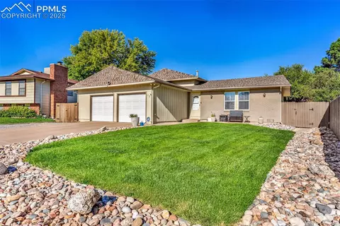 17 Archway Ln, Pueblo, CO 81005