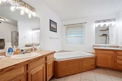 Bath - 6885 Sphinx Ct, Peyton, CO 80831 photo 1 of 3