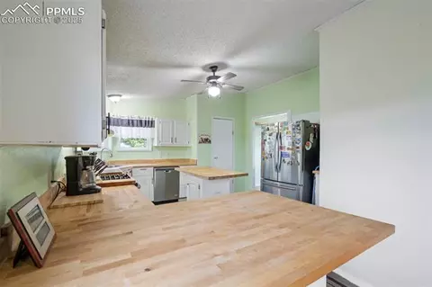Kitchen - 6885 Sphinx Ct, Peyton, CO 80831 photo 2 of 5