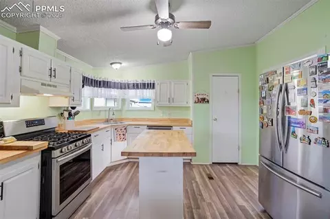 Kitchen - 6885 Sphinx Ct, Peyton, CO 80831 photo 3 of 5
