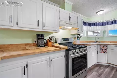Kitchen - 6885 Sphinx Ct, Peyton, CO 80831 photo 5 of 5