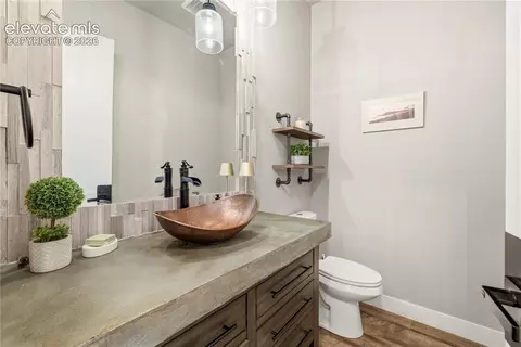 Bath - 950 Tiner Trl, Monument, CO 80132 photo 1 of 3
