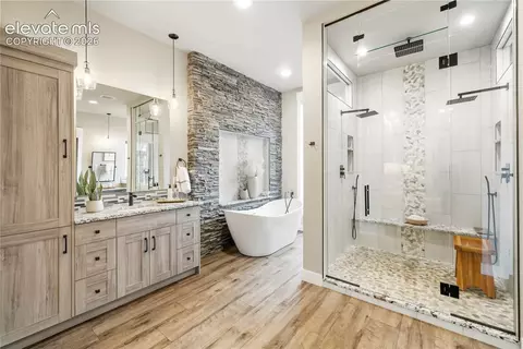 Bath - 950 Tiner Trl, Monument, CO 80132 photo 2 of 3