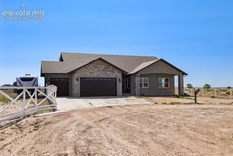 1180 N Saddle Ridge Ln, Pueblo, CO 81007