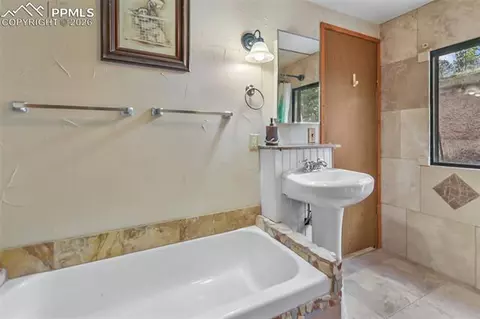 Bath - 410 Rangeview Rd, Divide, CO 80814 photo 1 of 2
