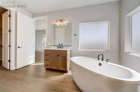 Bath - 4707 Mountain Ledge Ln, Monument, CO 80132 photo 4 of 8