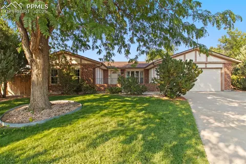 15 Bellflower Ct, Pueblo, CO 81001
