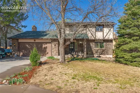 2 Bellflower Ct, Pueblo, CO 81001