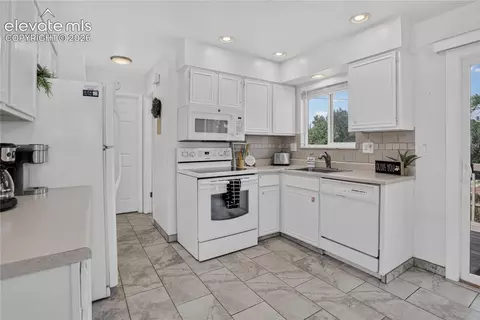 6716 Hampton Dr, Colorado Springs, CO 80918