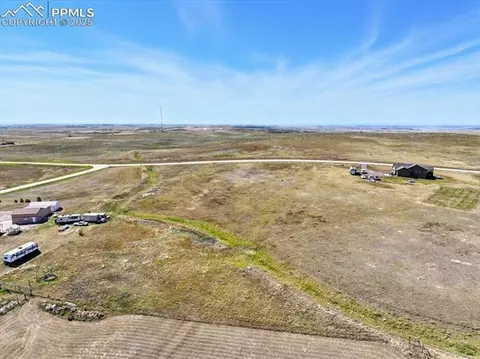 2915 Hoofprint Rd, Peyton, CO 80831 photo 2