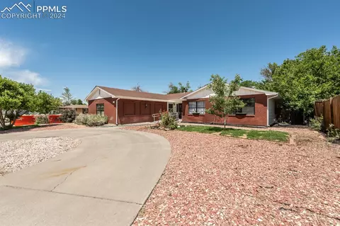17 Queensbridge Dr, Pueblo, CO 81001