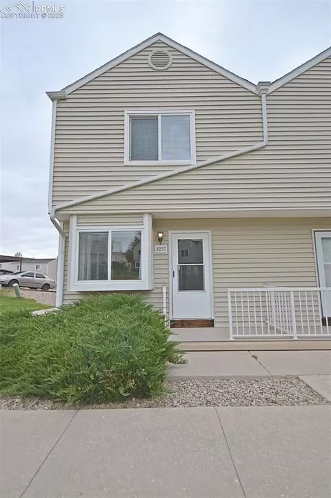 3237 Vail Pass Dr, Colorado Springs, CO 80917
