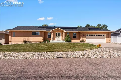 465 W Palmer Lake Dr, Pueblo, CO 81007