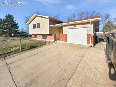 637 Fay Dr, Colorado Springs, CO 80911