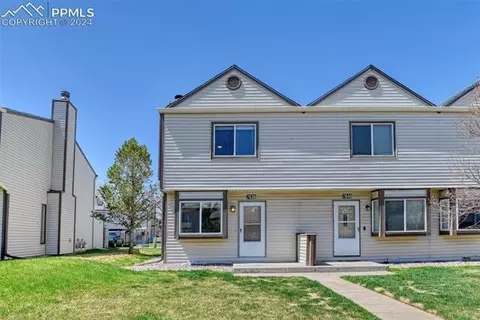 7636 Clover Hill Dr, Colorado Springs, CO 80920