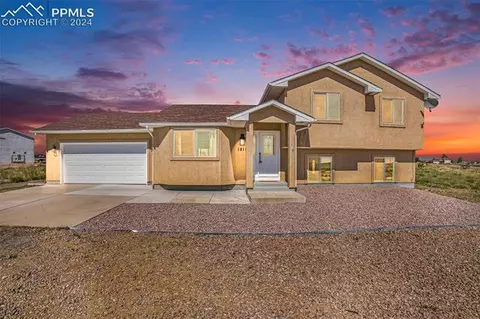 1815 E Tenderfoot Ln, Pueblo, CO 81007