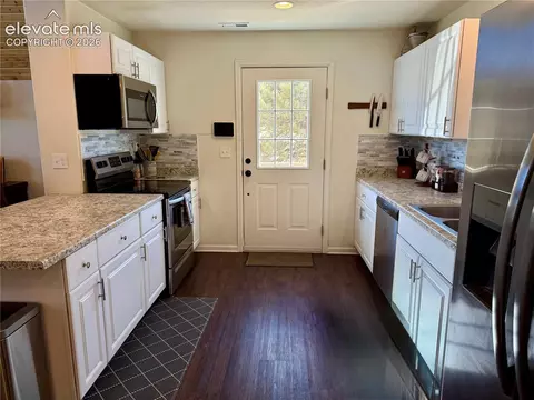 Kitchen - 61 Stripling Ln, Divide, CO 80814 photo 3 of 4