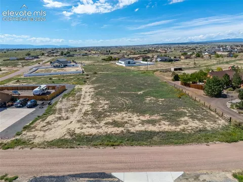 1211 N Hill Ln, Pueblo West, CO 81007
