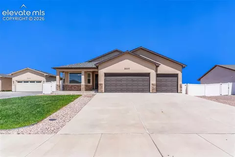 2037 Kingbird Ct, Pueblo, CO 81008