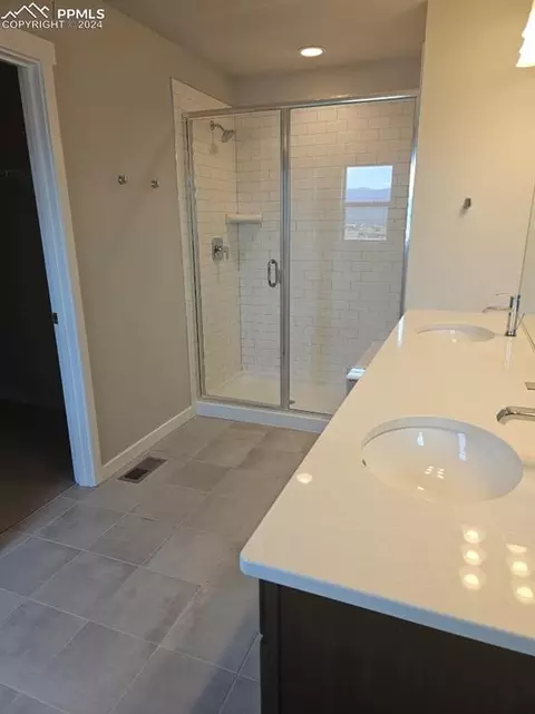 Bath - 17708 Lemon Rye Loop, Monument, CO 80132 photo 2 of 3