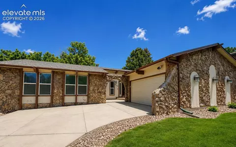 6129 Applewood Ridge Cir, Colorado Springs, CO 80918