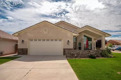 934 Aspencrest Dr, Pueblo, CO 81005