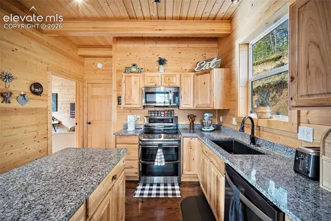 Kitchen - 213 Willow Rd, Divide, CO 80814 photo 4 of 7