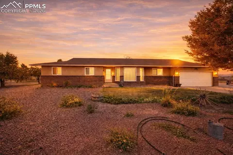 1003 W Camino Al Cielo Na Na, Pueblo, CO 81007