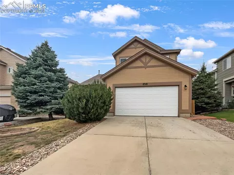 8318 Meadowcrest Dr, Fountain, CO 80817