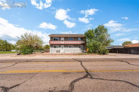 2702 Vinewood Ln #2 1/2, Pueblo, CO 81005