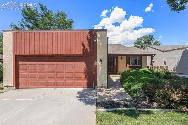 40 Terrace Dr, Pueblo, CO 81001