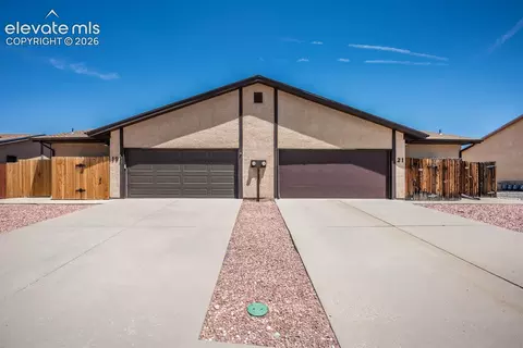 19 Pineridge Ct, Pueblo, CO 81001
