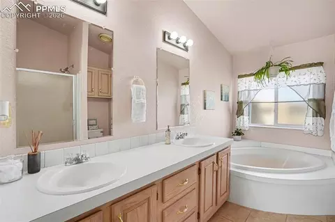 Bath - 301 E Longbow Dr, Divide, CO 80814 photo 1 of 2