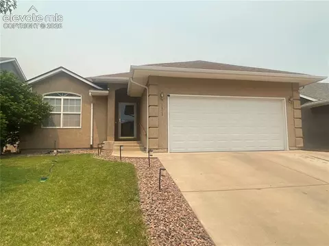 3929 Pronghorn Ln, Pueblo, CO 81005