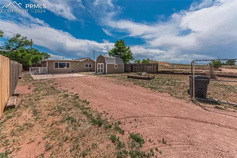 2414 W 16th St, Pueblo, CO 81003